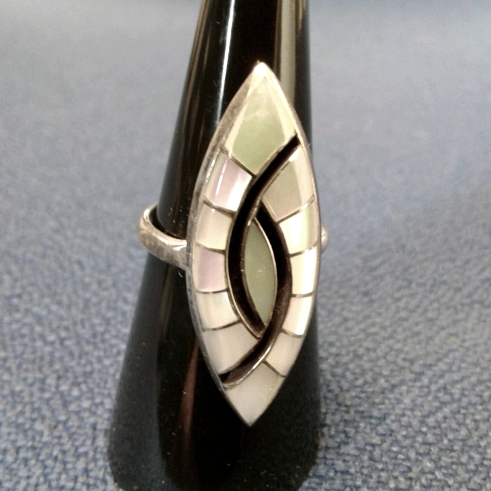 Native American Vintage Hummingbird Mother of Pearl Ring